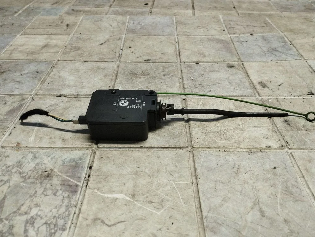 Kütusepaagi korgi lukk 406204311
