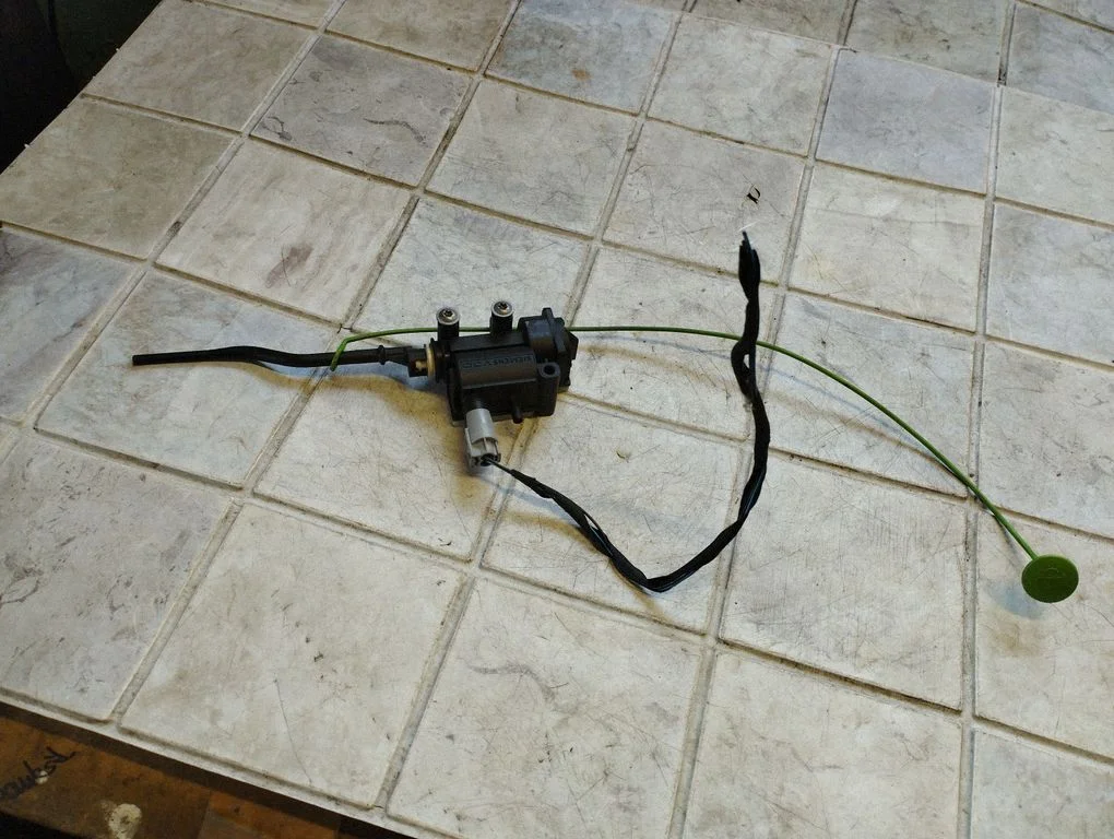 Fuel tank cap lock 6711698587904