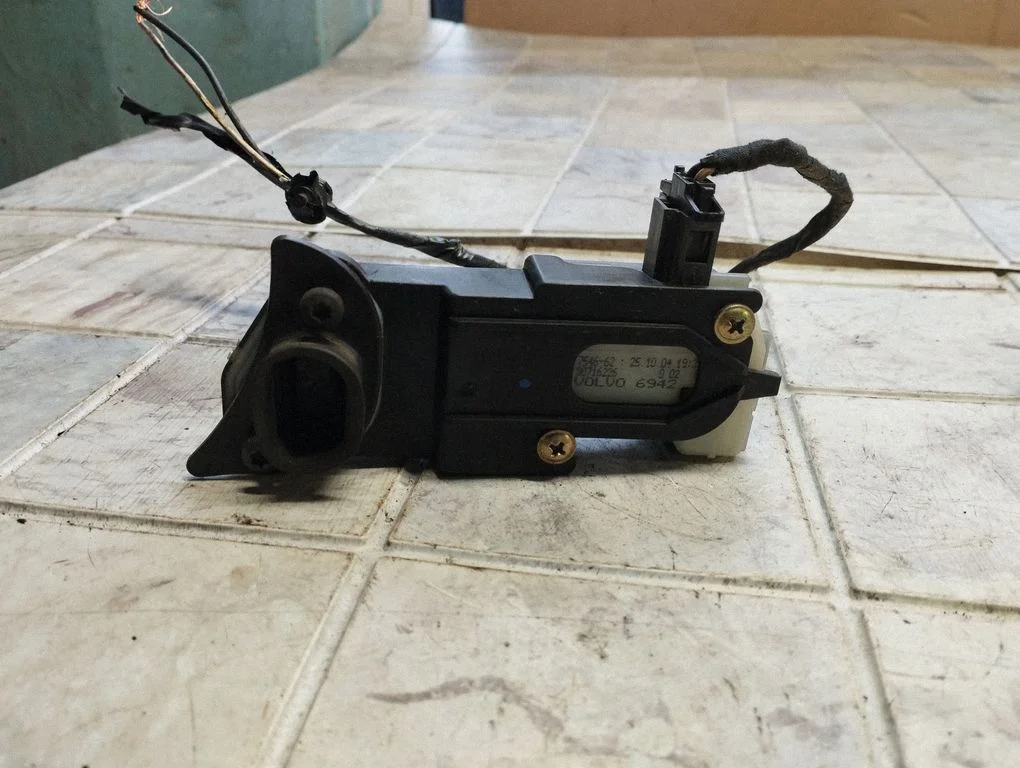Kütusepaagi korgi lukk 30716226