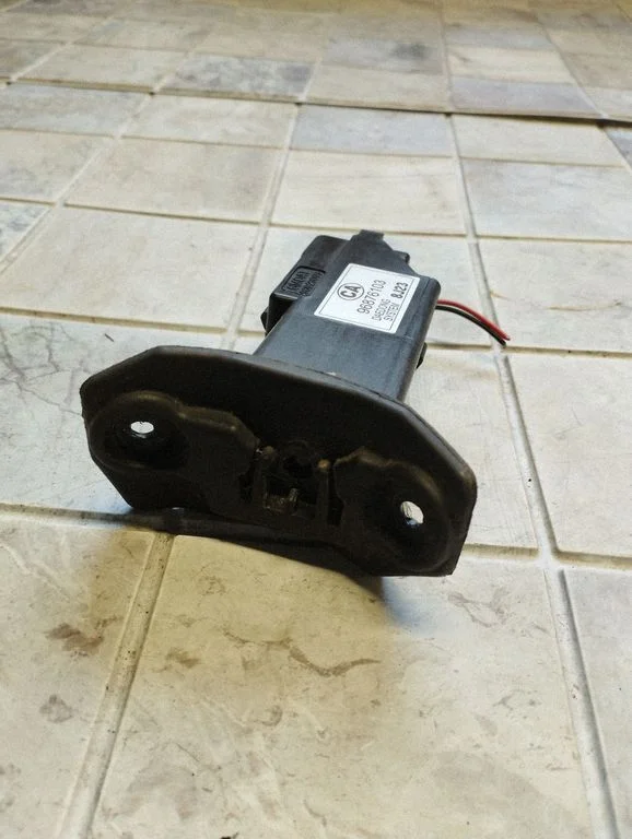 Fuel tank cap lock 96876103