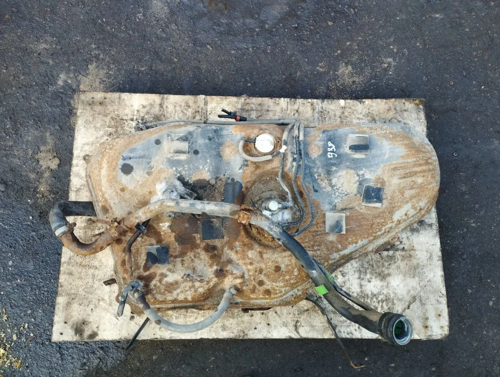 Zbiornik paliwa – Toyota Corolla Verso E121 (2001-2004)