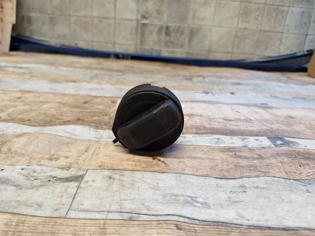Fuel tank filler cap 7L0201553