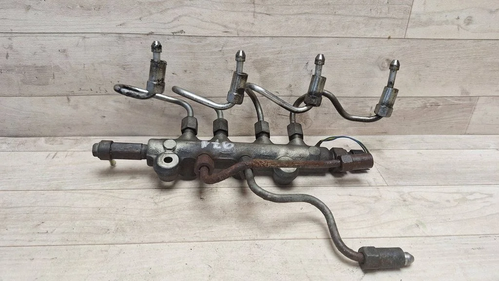 Fuel main line pipe