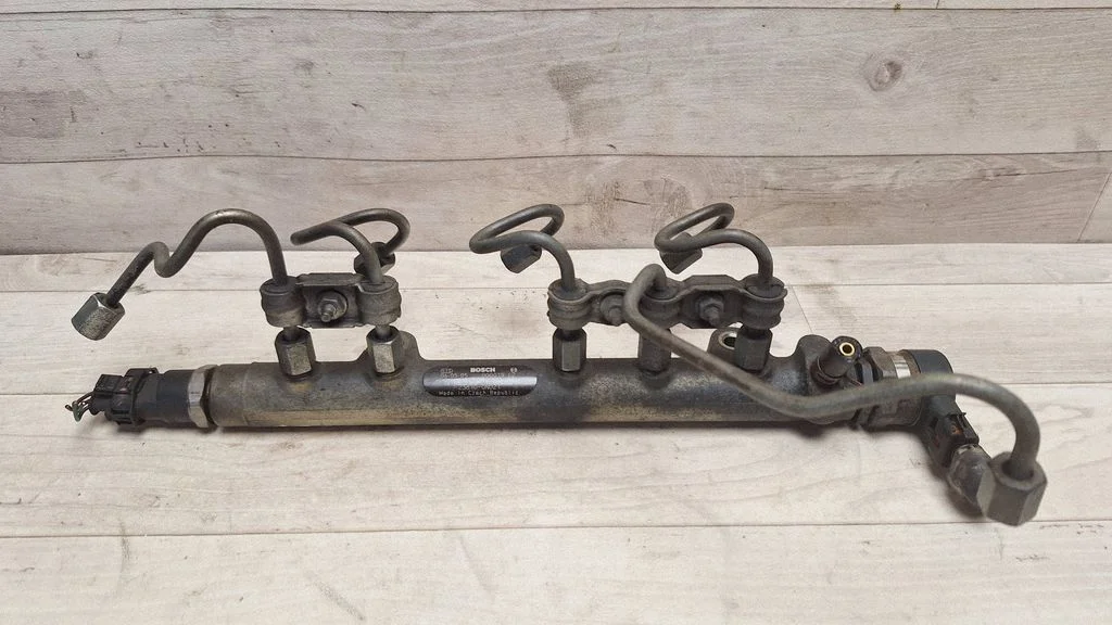 Fuel main line pipe 238100N021