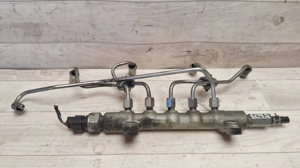Kütuse magistraaltoru – Toyota Corolla Verso AR10 (2004-2009)