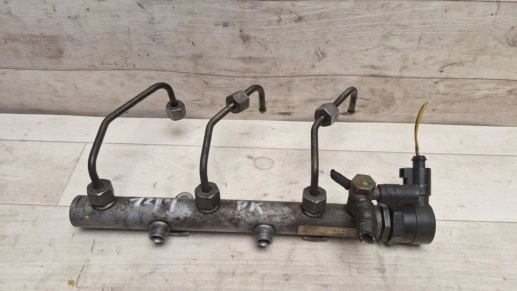 Fuel main line pipe 059130090AA