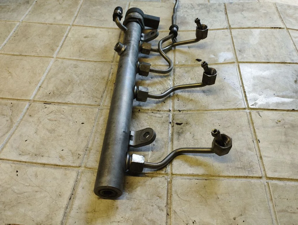 Fuel main line pipe A6420702495