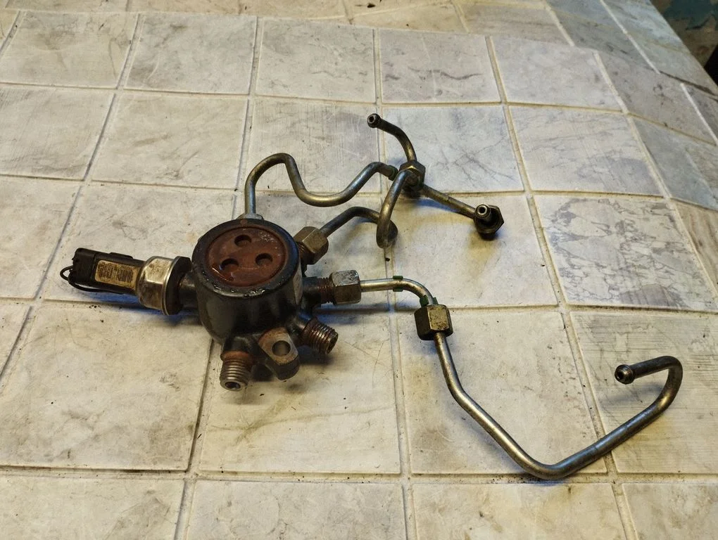 Fuel main line pipe – Renault Megane II (2006-2008)