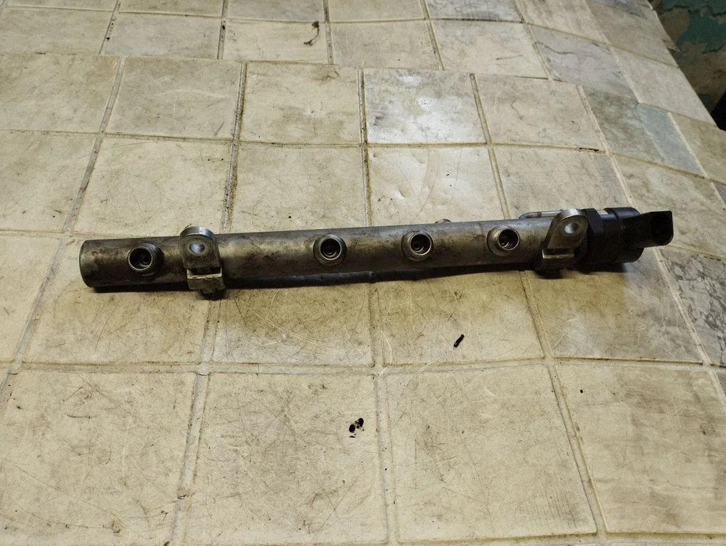 Fuel main line pipe – Mercedes-Benz R-Class W251 (2005-2013)