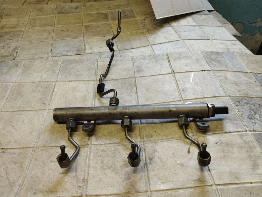 Fuel main line pipe A6420702695