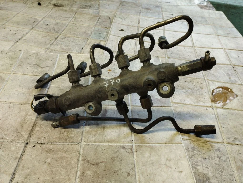 Fuel main line pipe