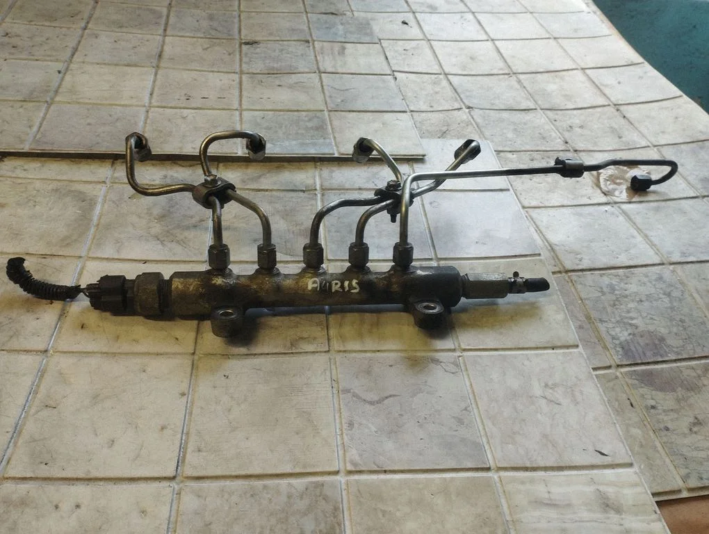 Fuel main line pipe