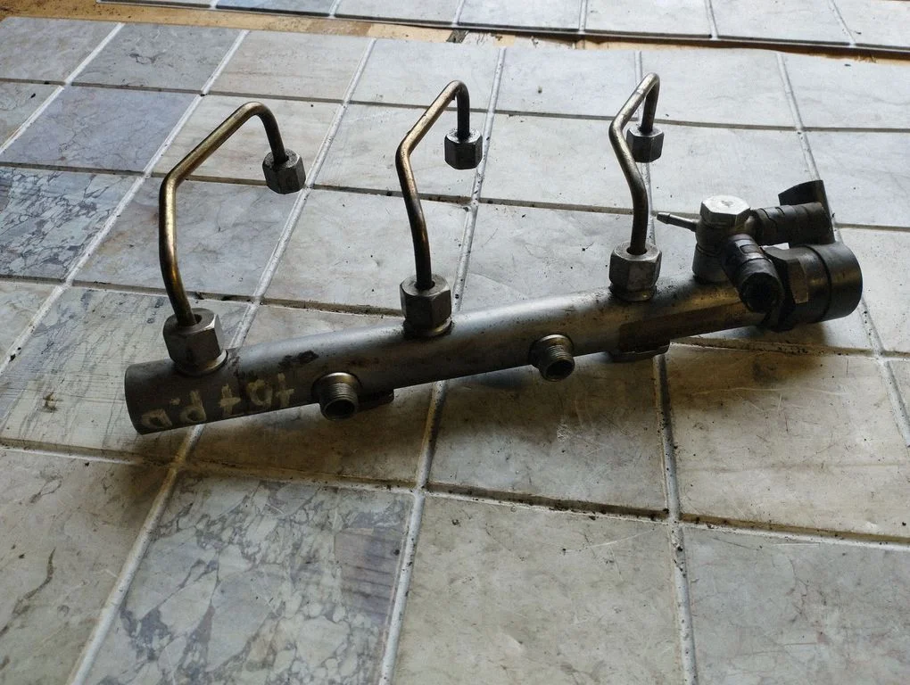 Fuel main line pipe 059130090AB