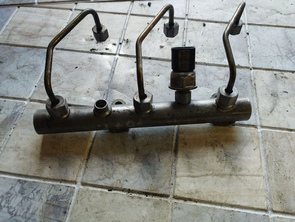 Fuel main line pipe 059130089AB
