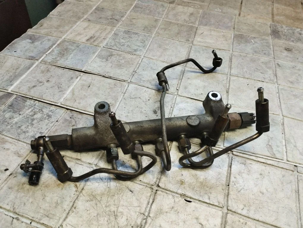 Fuel main line pipe