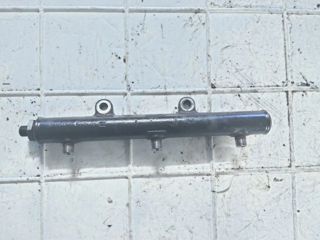 Fuel main line pipe
