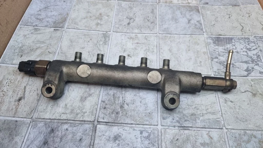 Fuel main line pipe 10D0669
