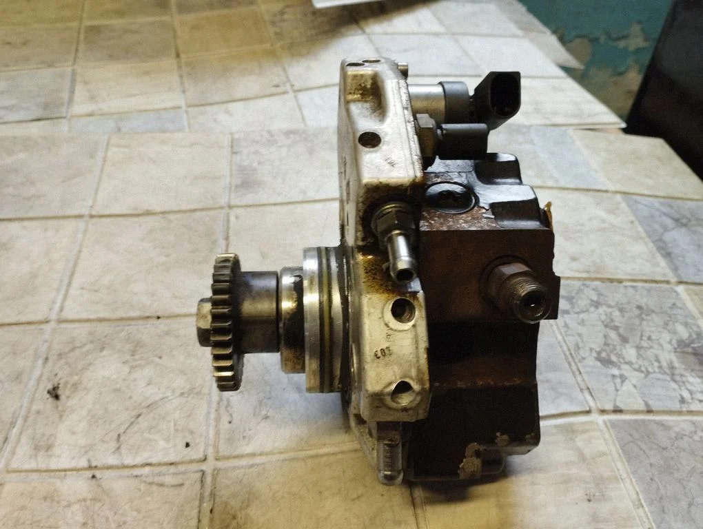 Fuel injection high pressure pump A6420700501