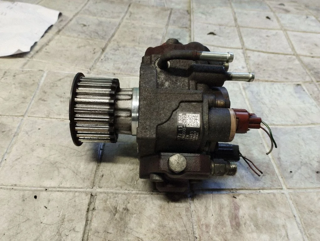 Pompa wtryskowa wysokiego ciśnienia RF7J13800A