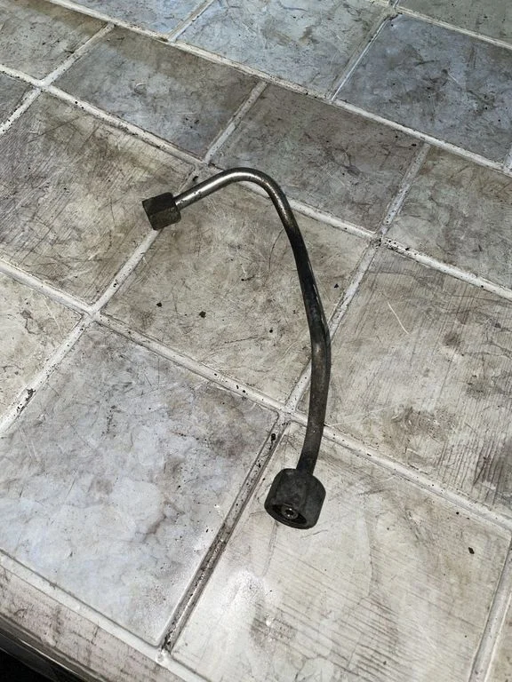 Fuel injector supply line/pipe