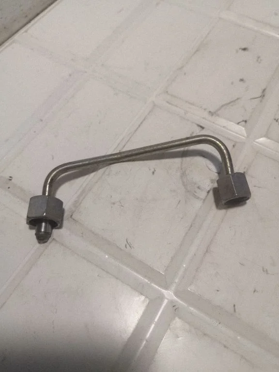 Fuel injector supply line/pipe 07145