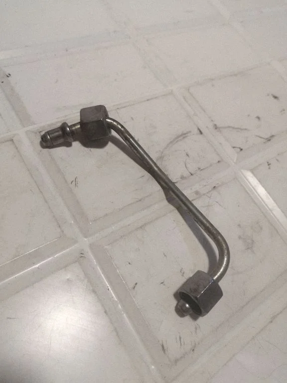 Fuel injector supply line/pipe 07145