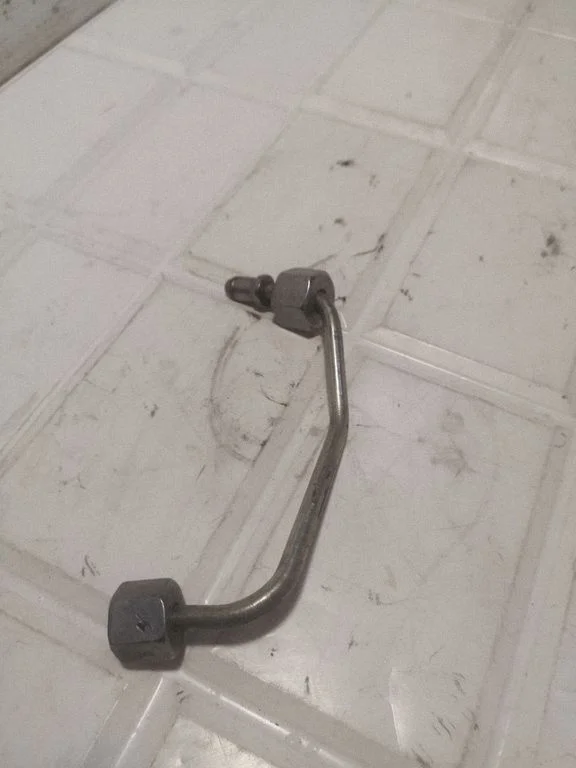 Fuel injector supply line/pipe 07145