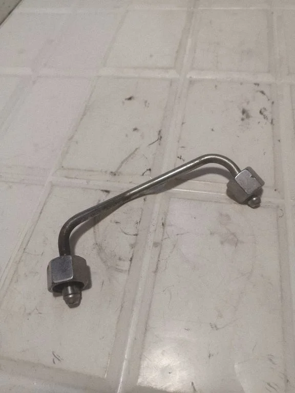 Fuel injector supply line/pipe 07145