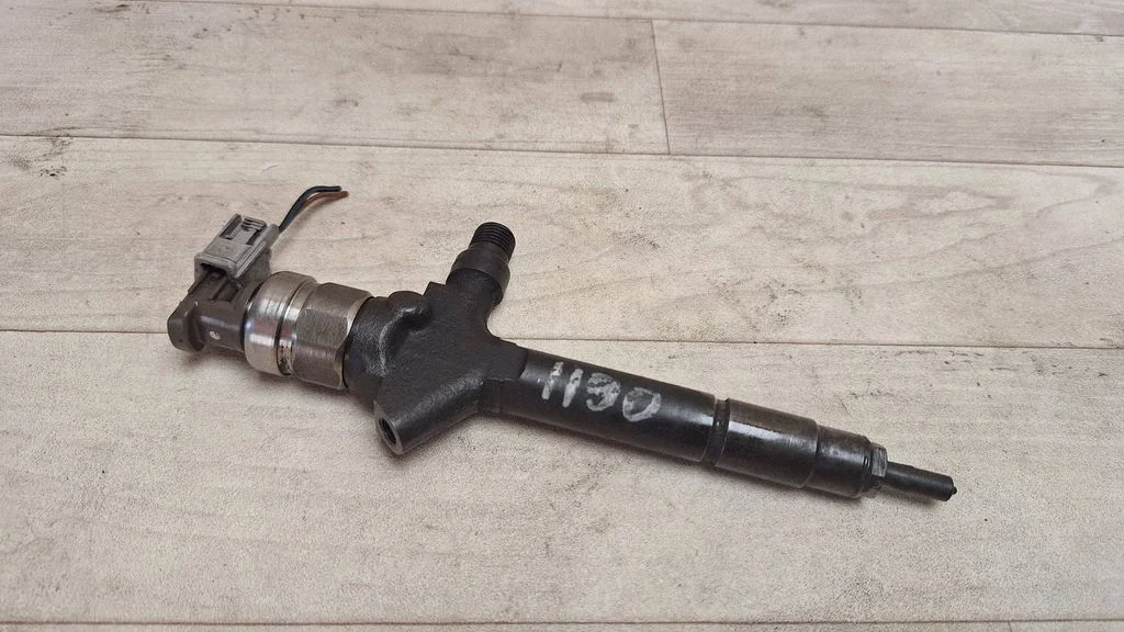 Fuel injector RF7J13H50