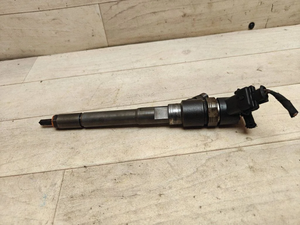 Fuel injector 0445110270