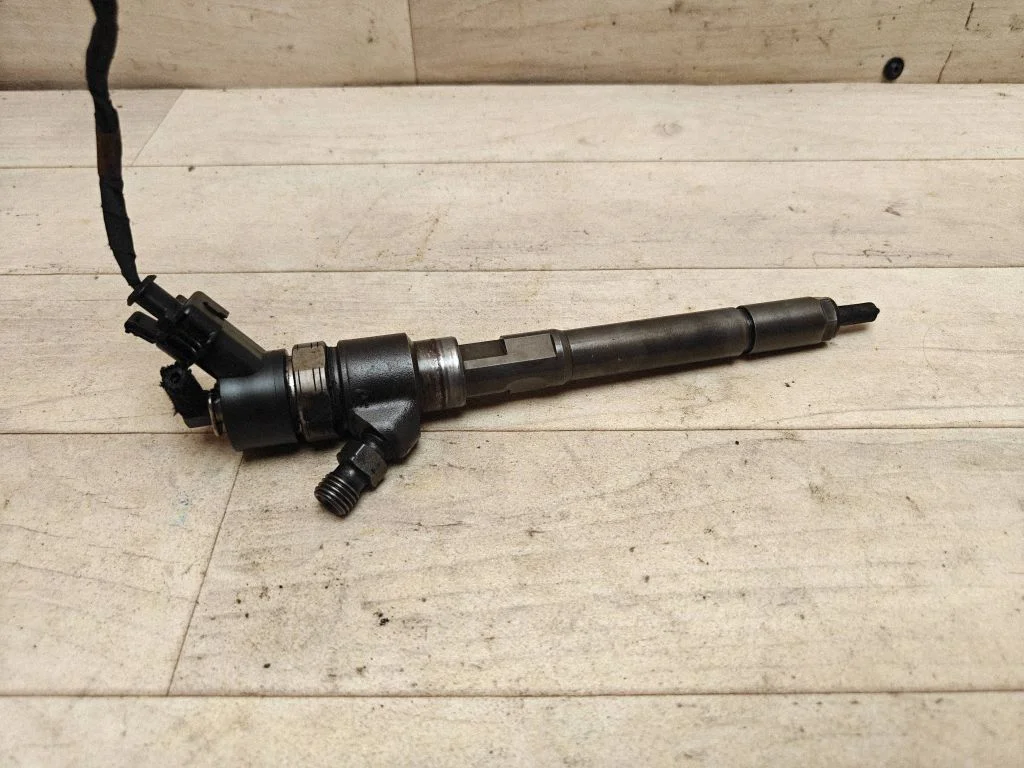 Fuel injector 0445110270