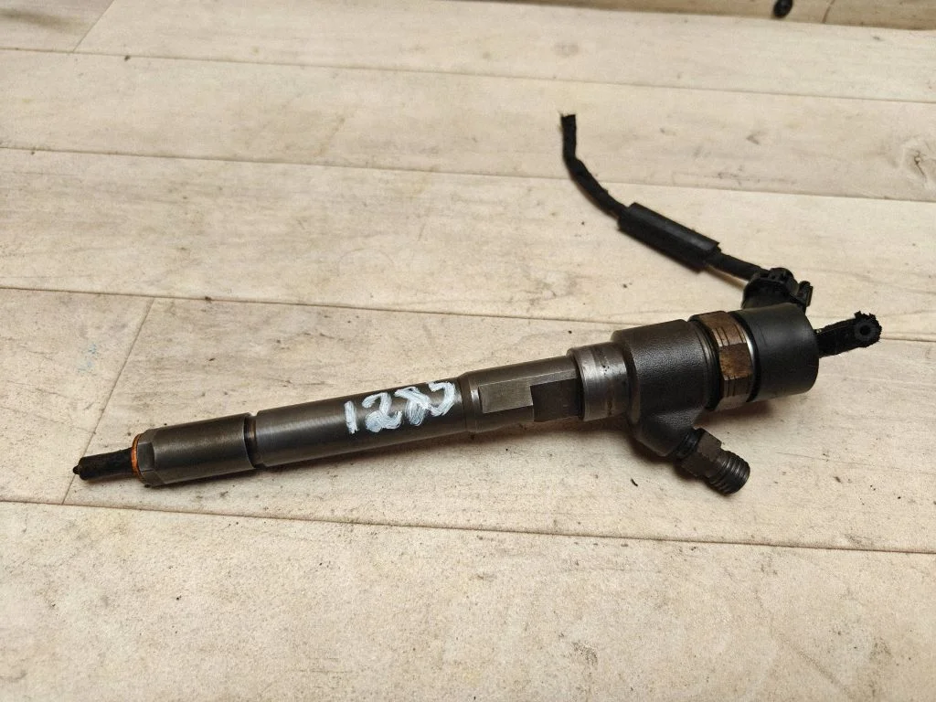 Fuel injector 0445110270