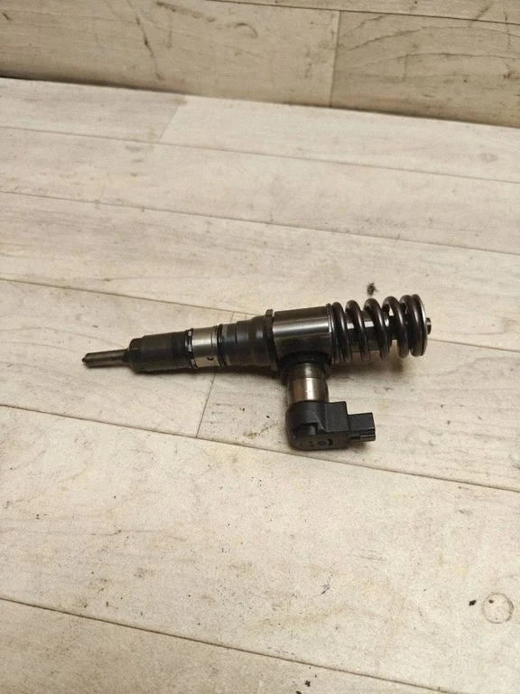 Fuel injector 03G130073S