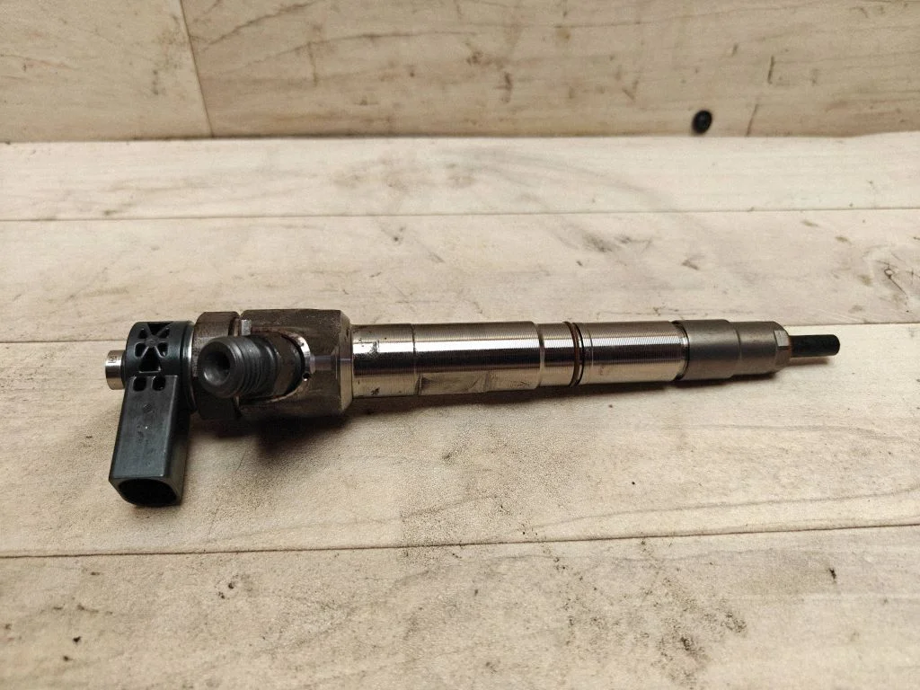 Fuel injector 04L130277AD