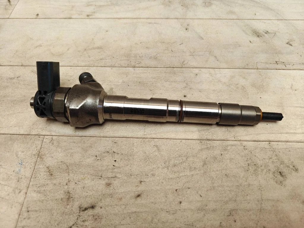 Fuel injector 04L130277AD