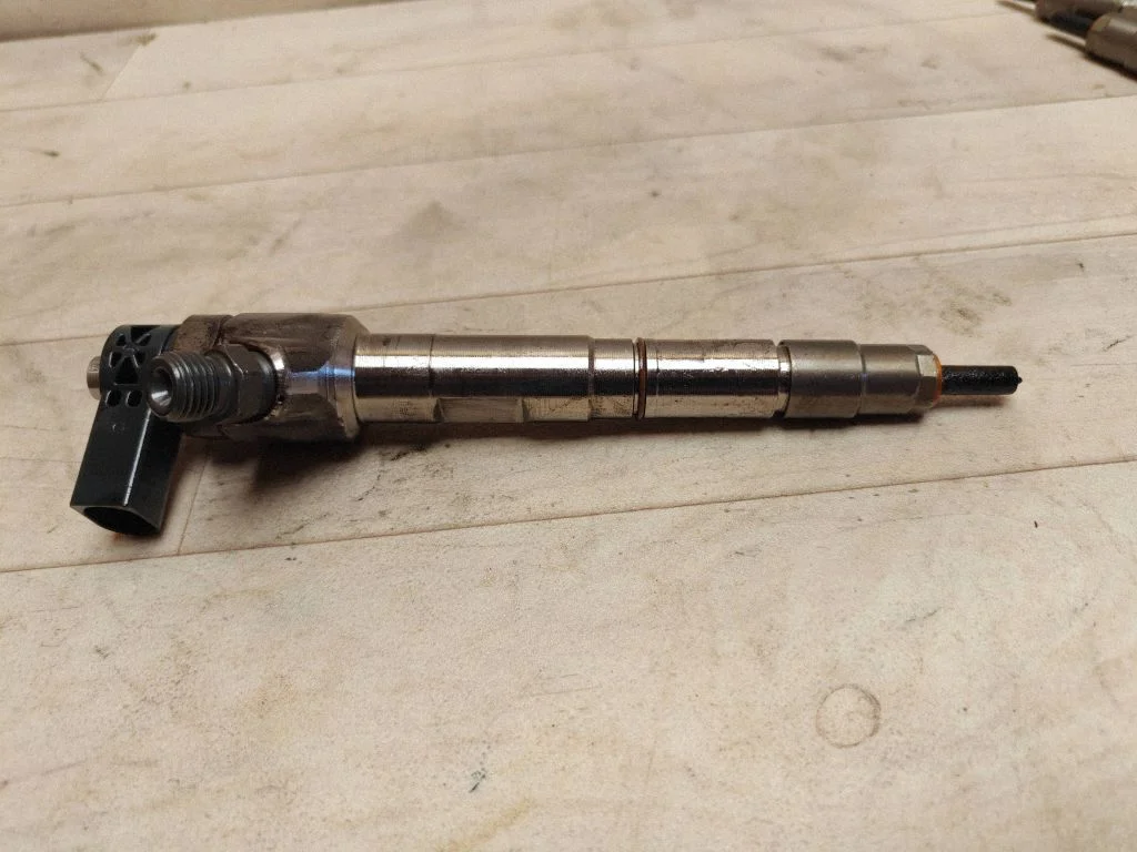 Fuel injector 04L130277AD