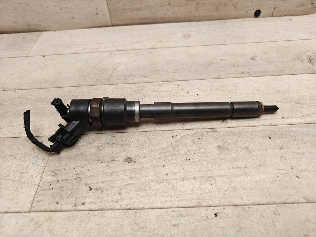 Fuel injector 0445110270