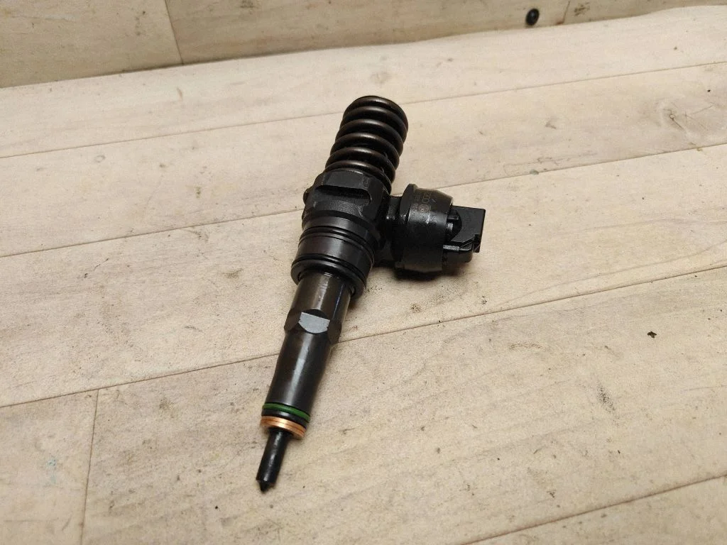 Fuel injector 038130073AG