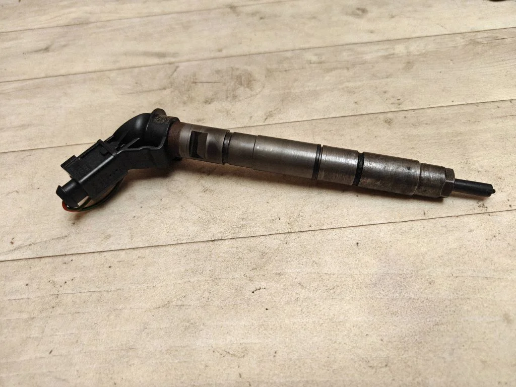 Fuel injector 059130277R