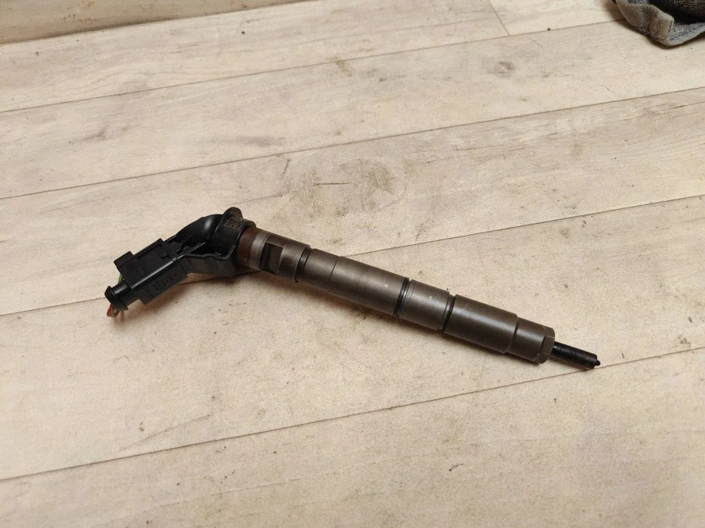 Fuel injector 059130277R