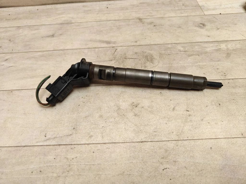 Fuel injector 059130277R