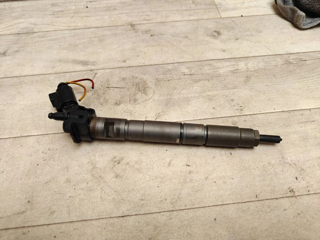 Fuel injector 059130277R