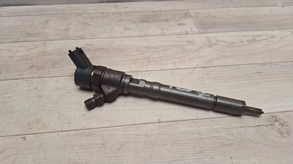 Fuel injector 3380027900