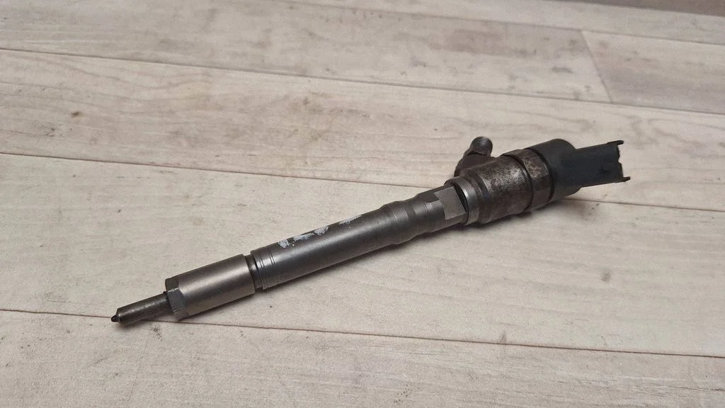 Fuel injector 3380027900