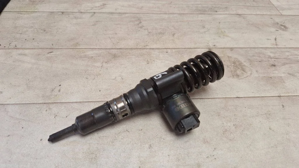Fuel injector 03G130073G