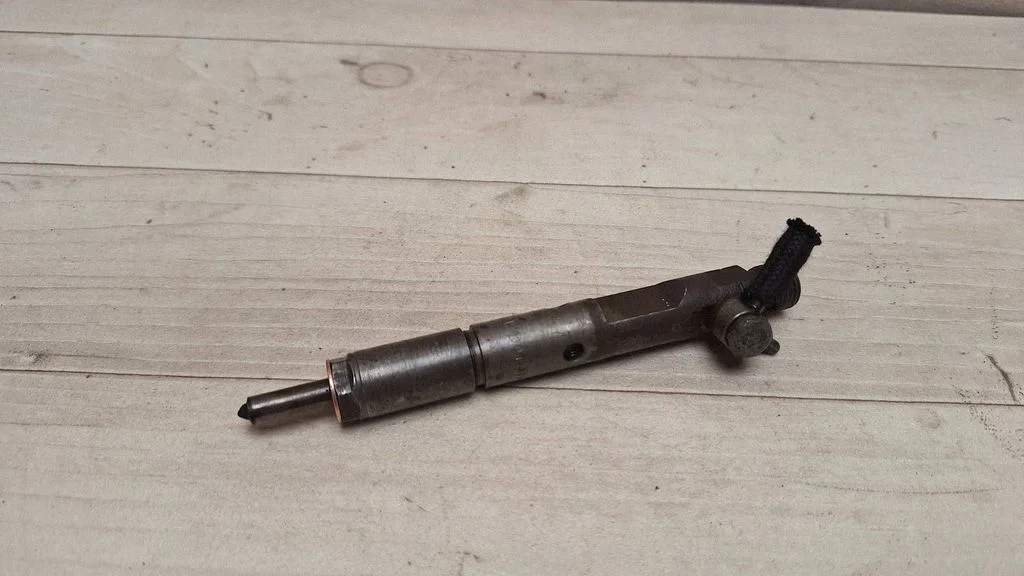 Fuel injector 0432193701