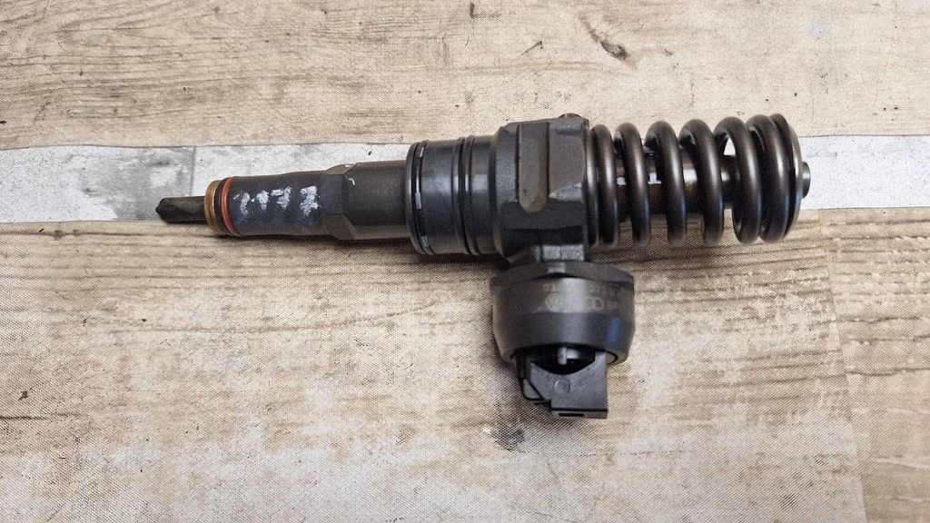 Fuel injector 038130073BA