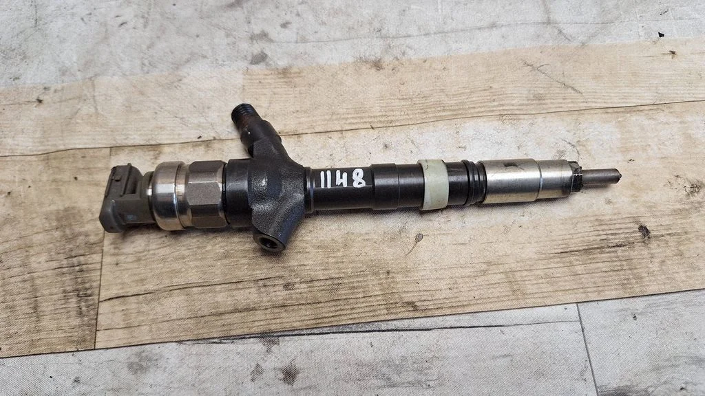 Fuel injector – Toyota Corolla Verso AR10 (2004-2009)