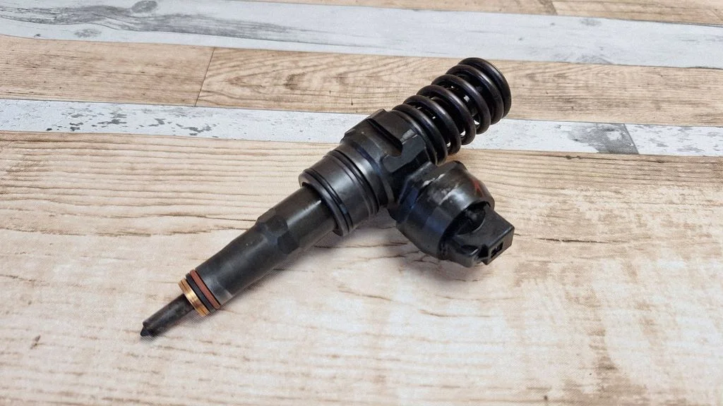Fuel injector 038130073BQ