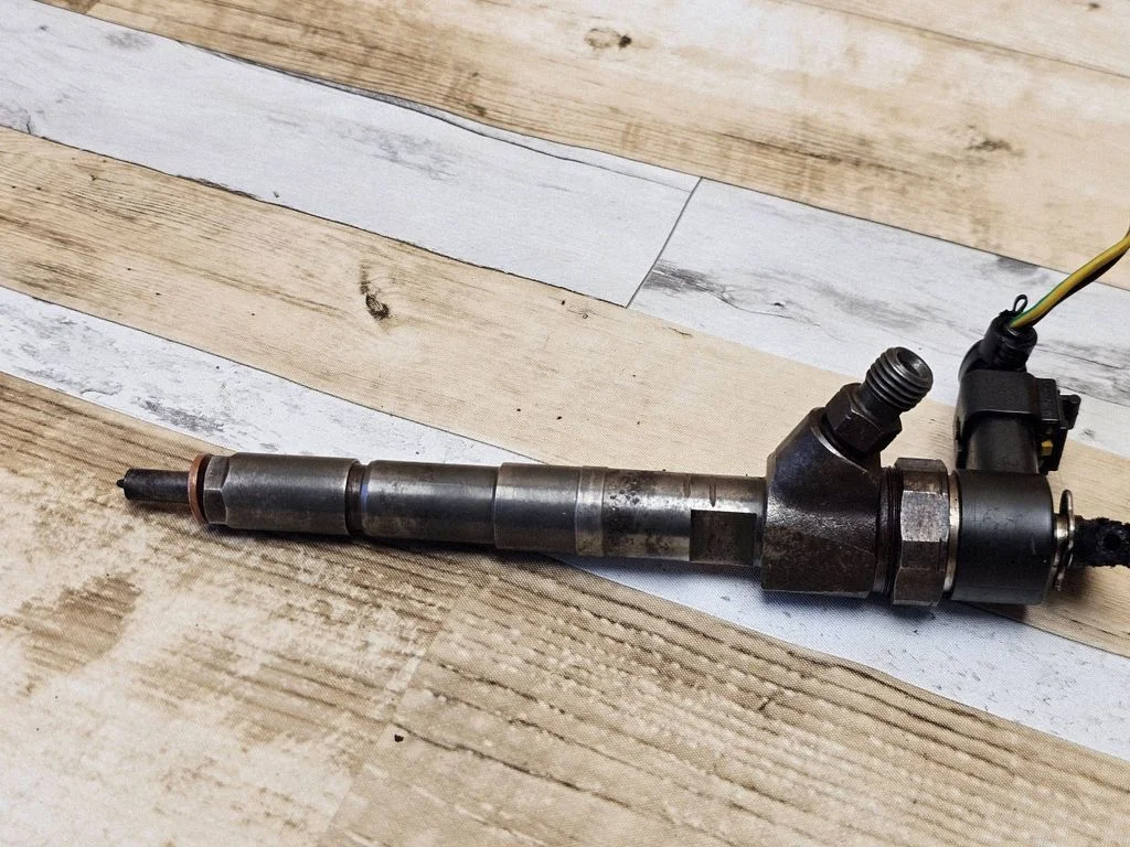 Fuel injector 0445110111